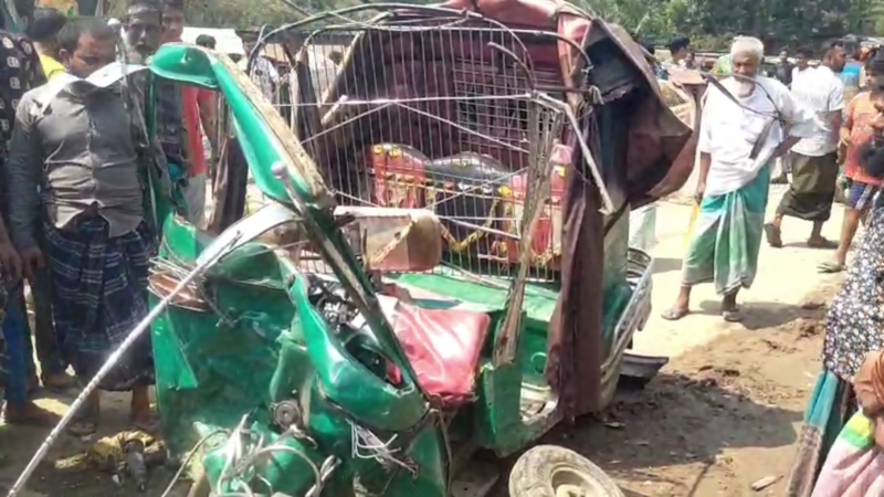 ভালুকায় মাইক্রোবাস-অটোরিকশা সংঘর্ষে দুইজনের মৃত্যু